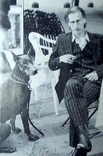 Ecco v.d. Westmark with actor Ilkka Koivula in movie Sairaan Kaunis Maailma (1997). Source: Dobermann lehti 1/1997